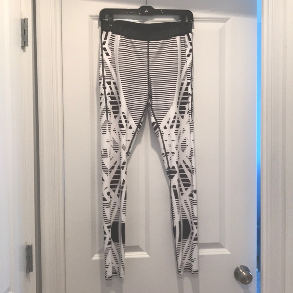 Like-New Under Armour tights. Size L